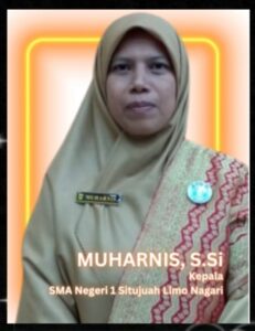 Muharnis, S.Si Kepala Sekolah